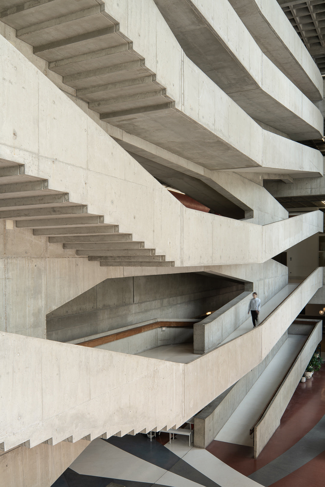 centre-national-danse-pantin-jacques-kalisz-floating-concrete-staircases-vertical-view-thibaud-poirier