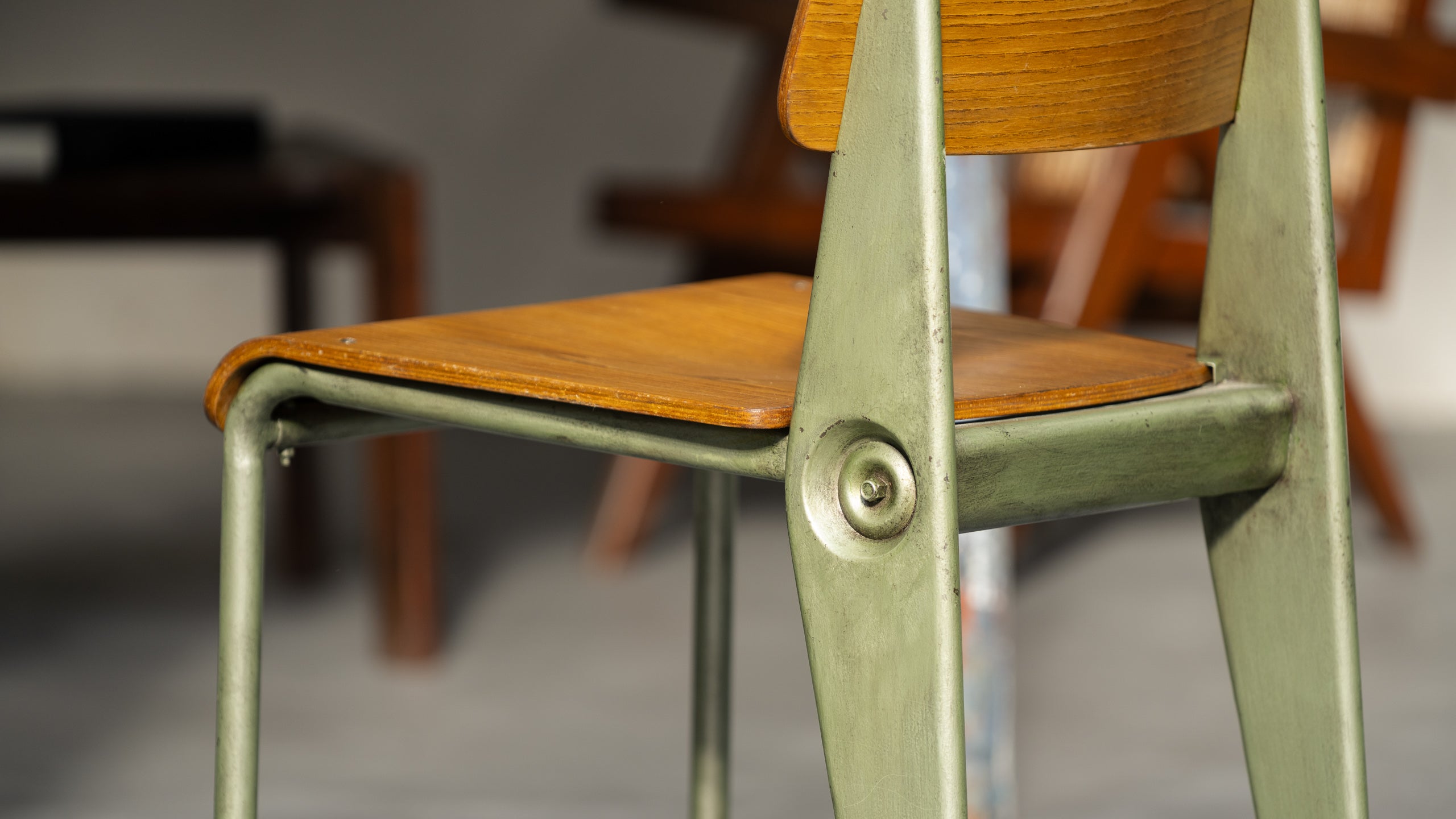 Chaise demontable Jean Prouve design vintage Sceners Gallery
