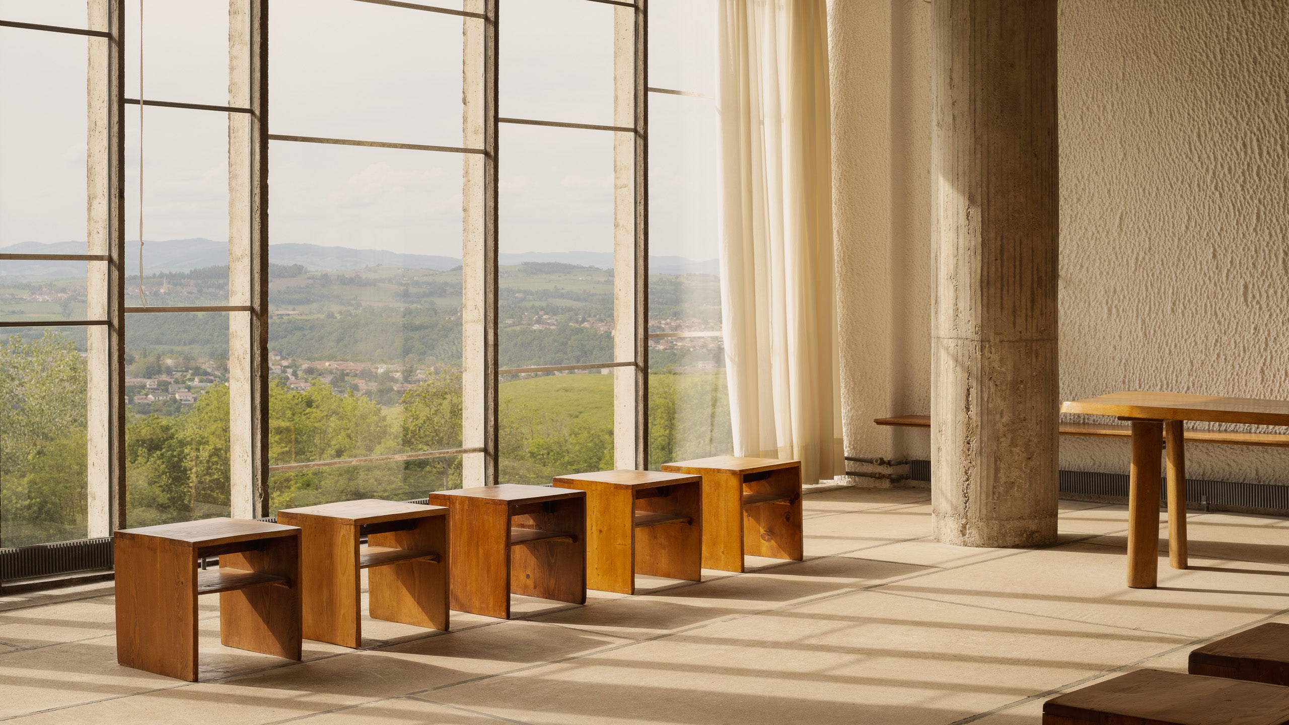 Couvent de La Tourette Le Corbusier interieur beton brut