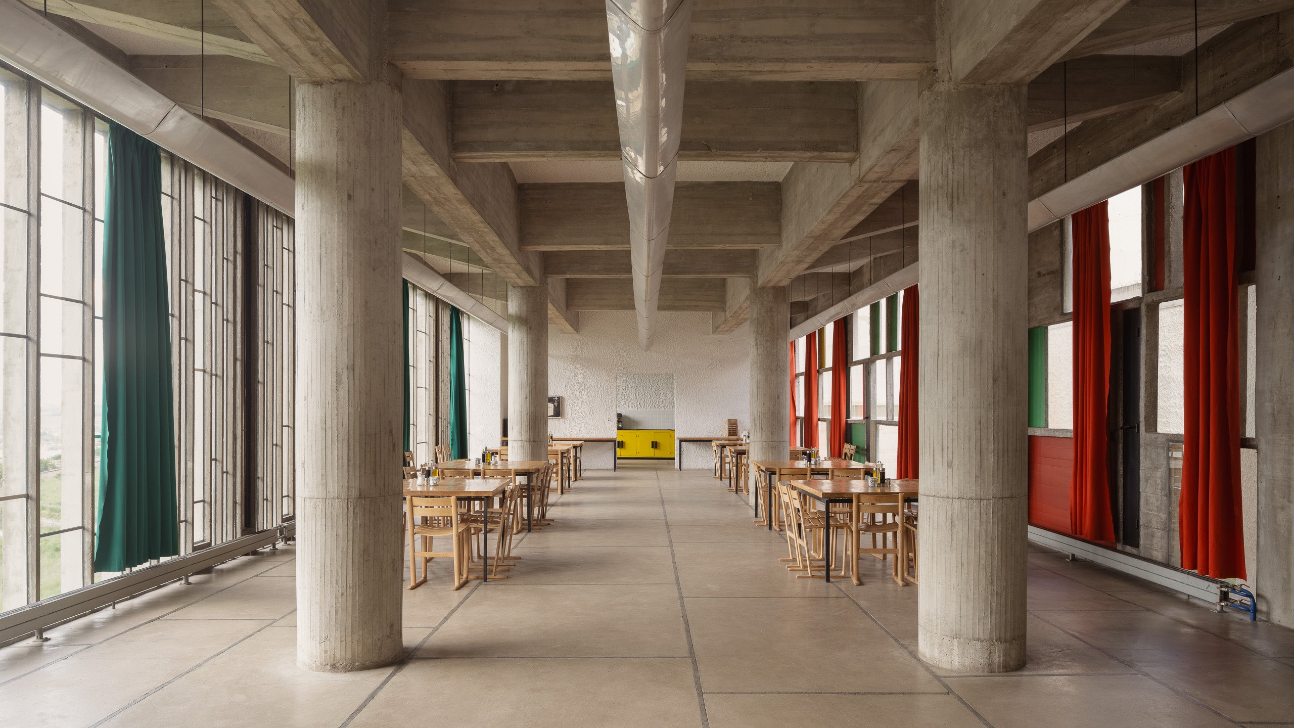 Refectoire Couvent La Tourette Le Corbusier lumiere zenitale