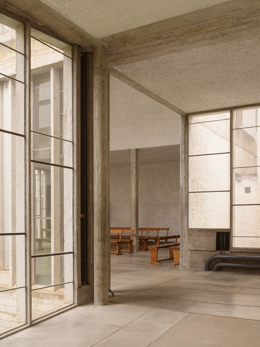 Couvent de La Tourette Le Corbusier interieur beton brut