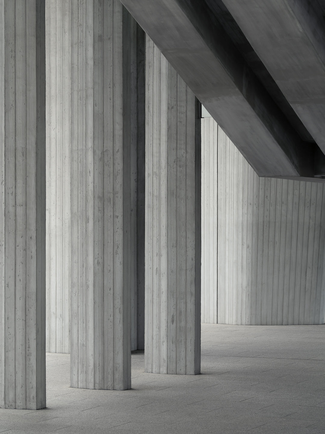 hiroshima-peace-memorial-museum-kenzo-tange-concrete-columns-diagonal-beams-underneath-thibaud-poirier