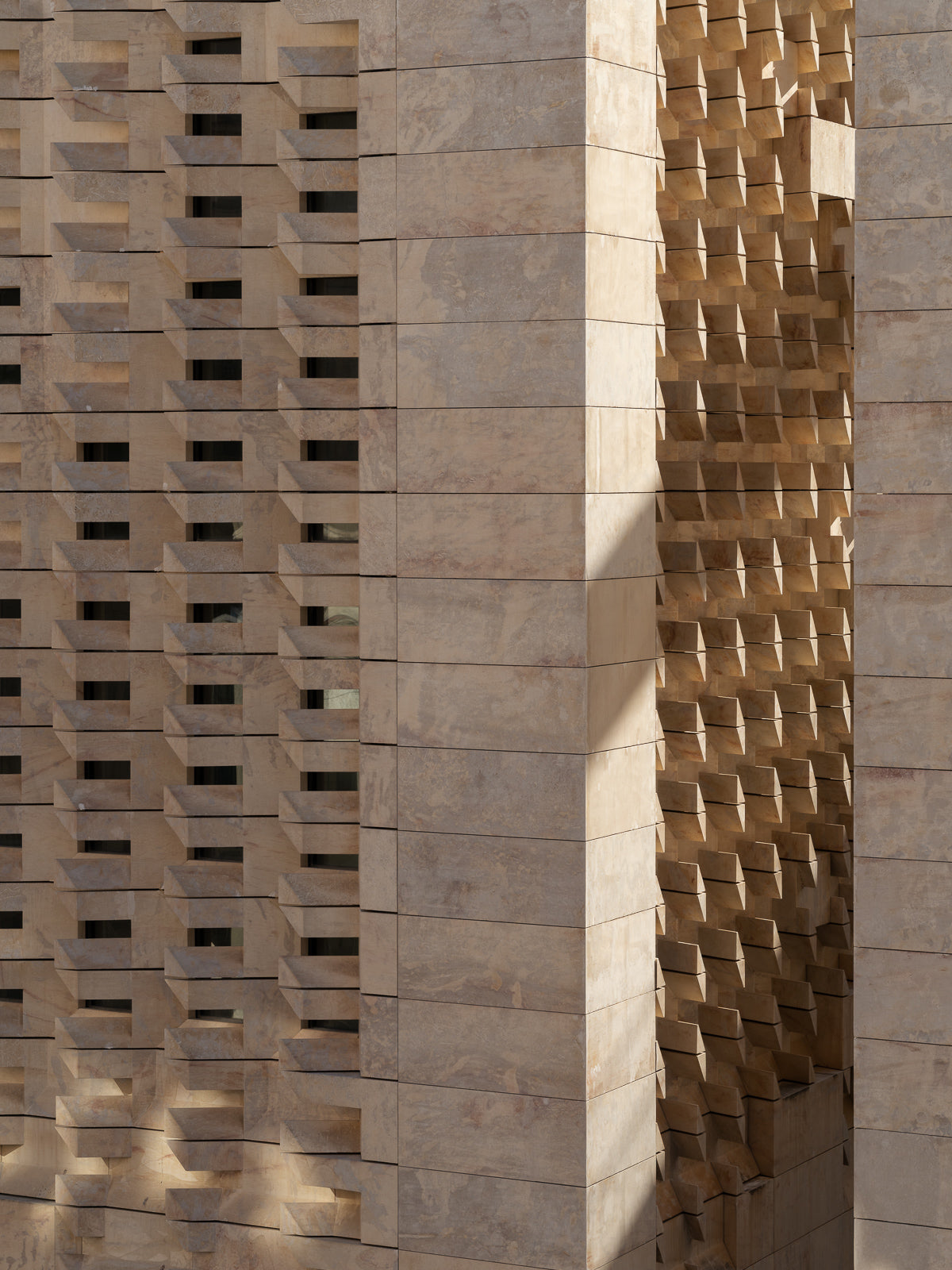 malta-parliament-house-renzo-piano-limestone-facade-perforated-brise-soleil-detail-thibaud-poirier