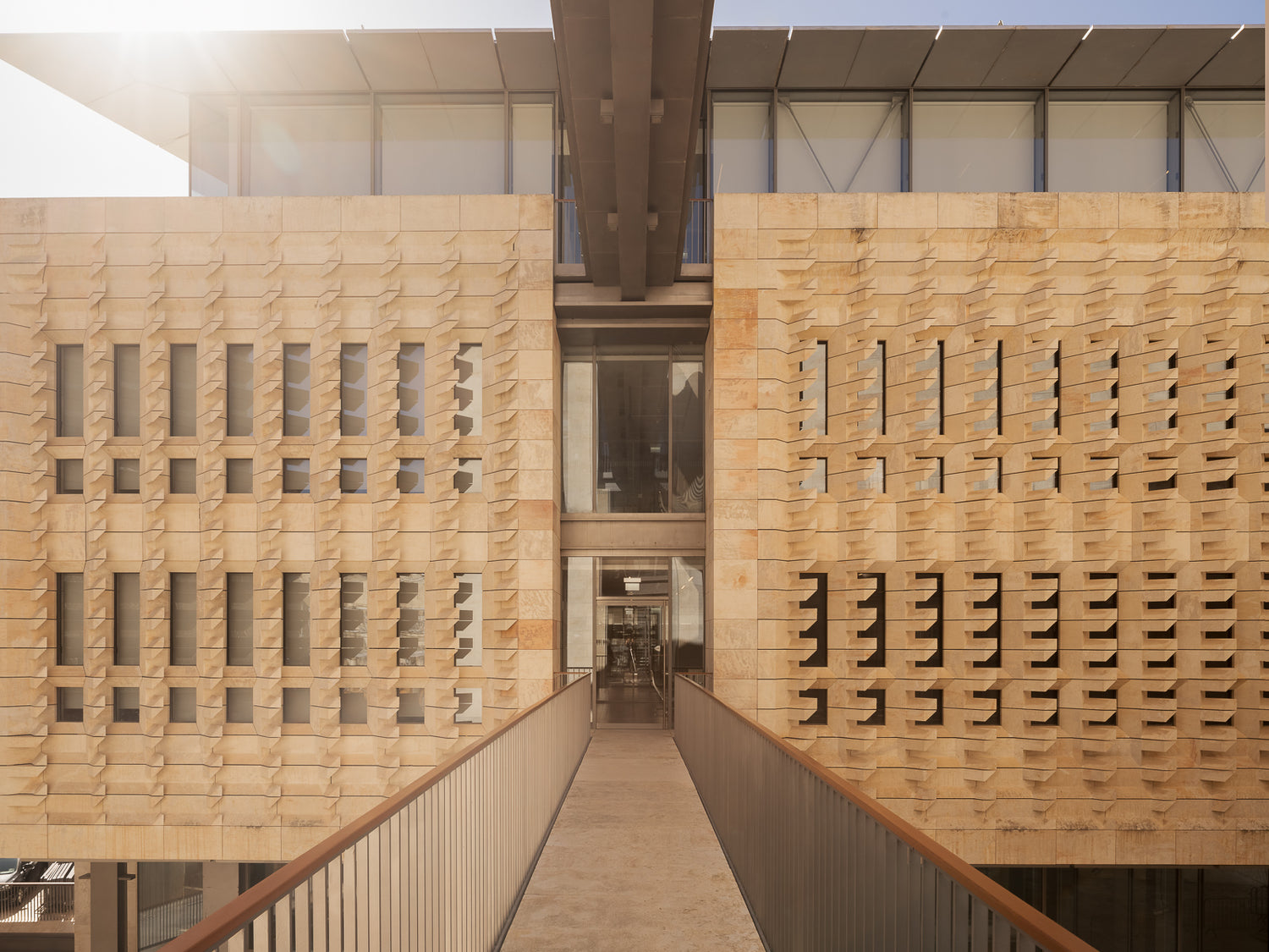 malta-parliament-house-renzo-piano-perforated-limestone-walls-footbridge-sunlight-thibaud-poirier