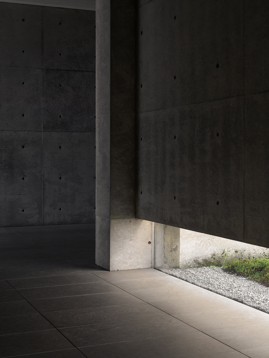 naoshima-tadao-ando-concrete-interior-light-gap-floor-thibaud-poirier