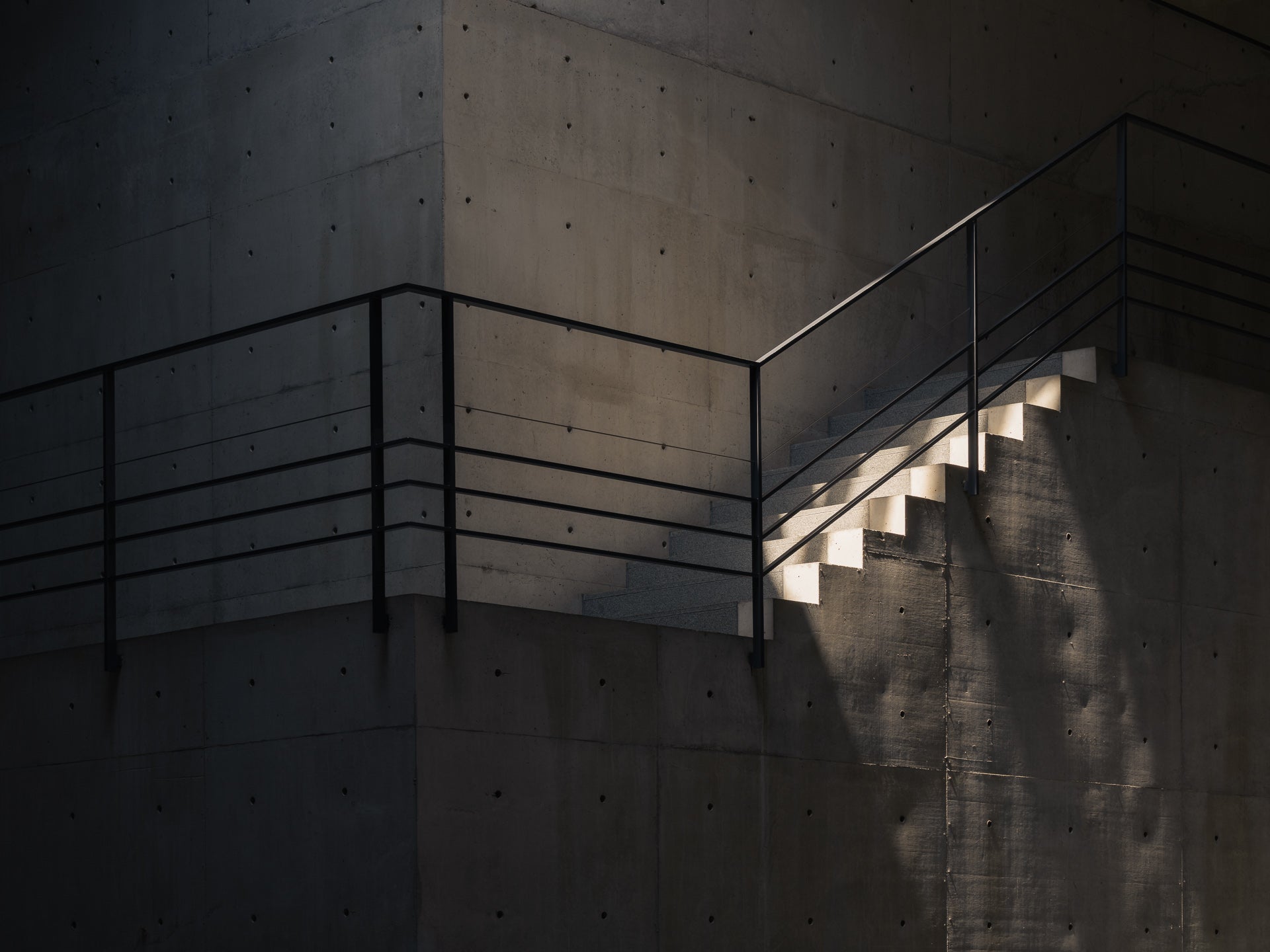 naoshima-tadao-ando-concrete-staircase-railing-sunlight-shadow-thibaud-poirier-Benesse-House