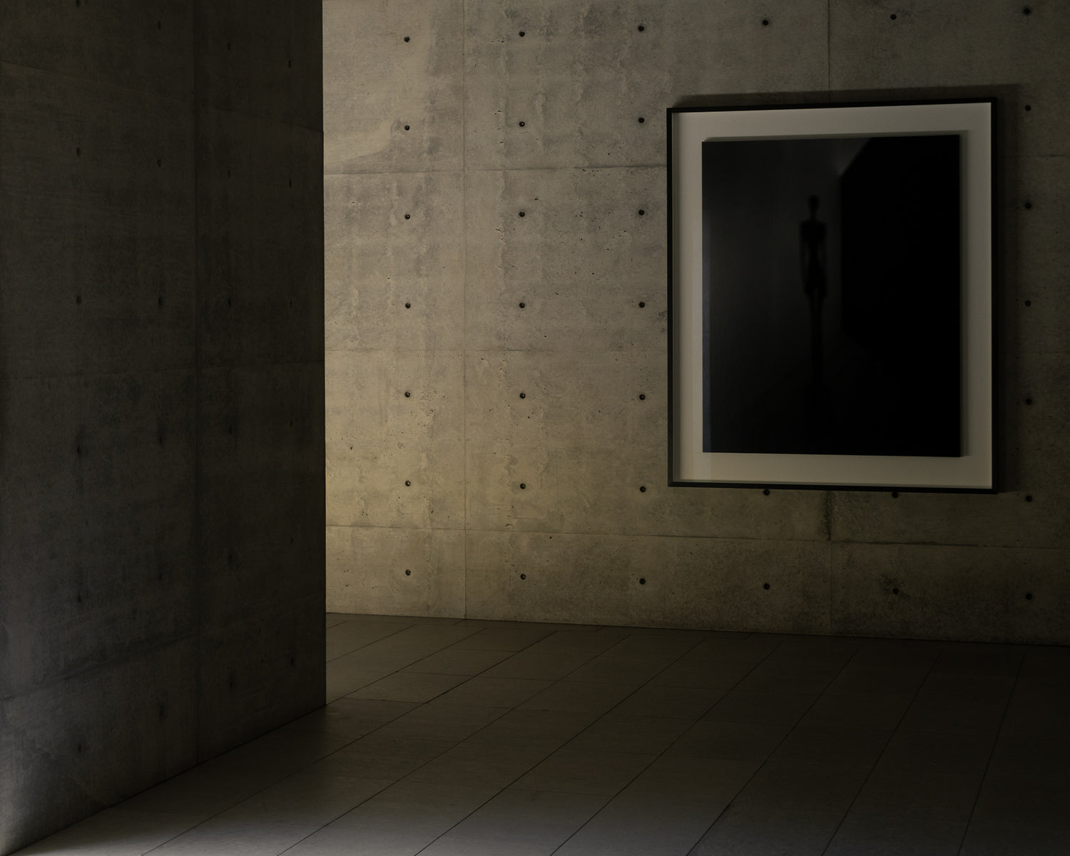 naoshima-tadao-ando-museum-concrete-room-framed-artwork-thibaud-poirier-Sugimoto