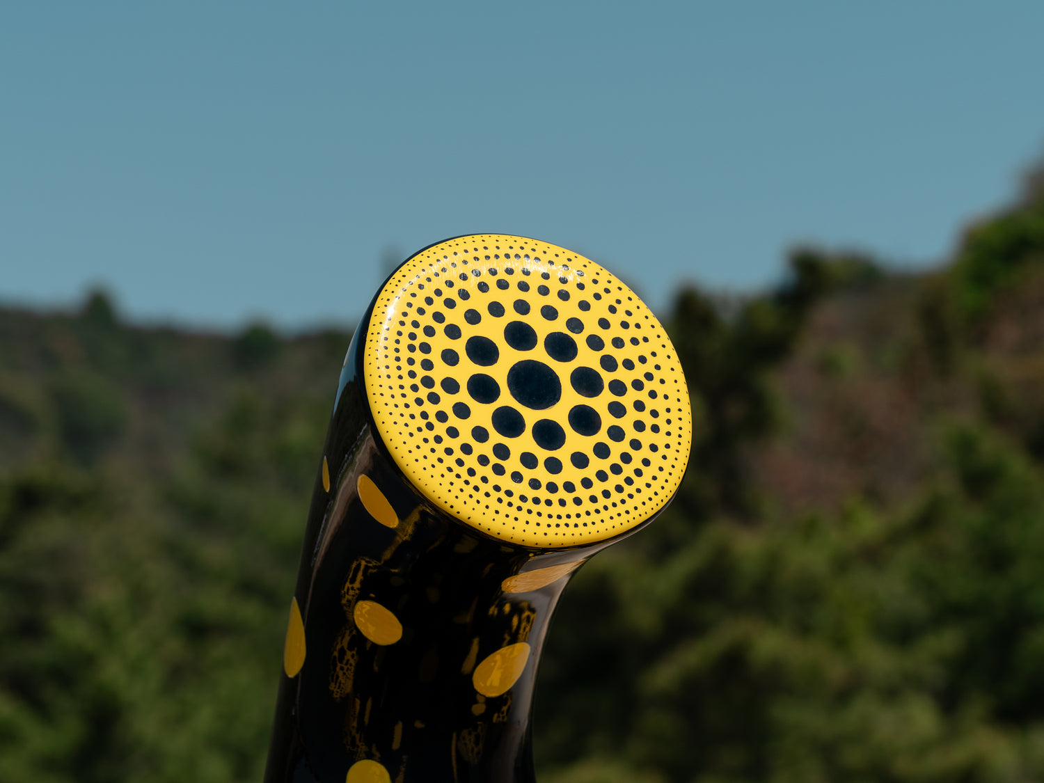 naoshima-yayoi-kusama-polka-dot-sculpture-top-detail-thibaud-poirier