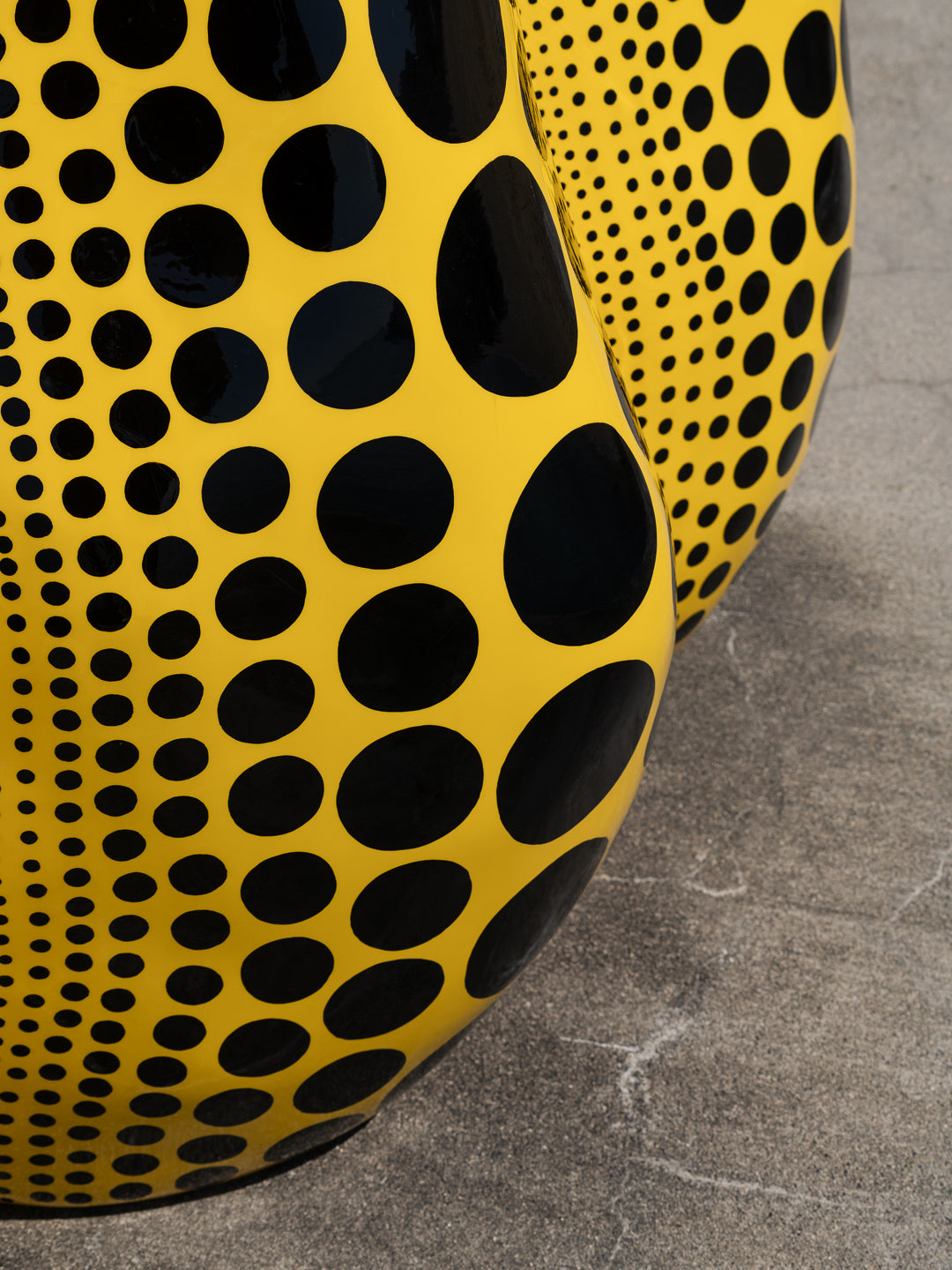 naoshima-yayoi-kusama-yellow-pumpkin-polka-dots-detail-thibaud-poirier