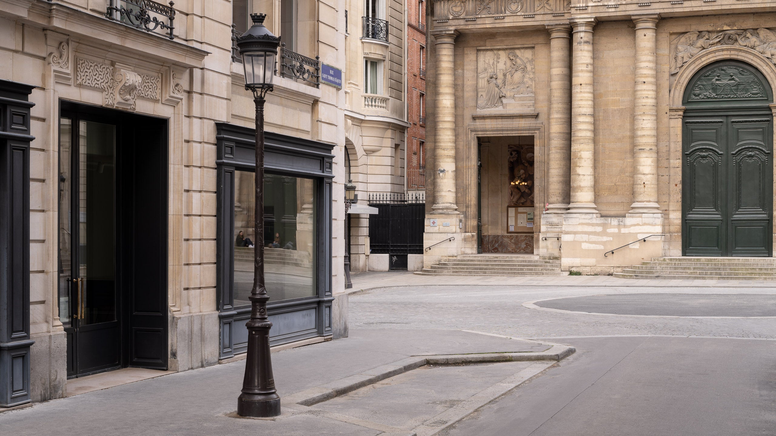Place de Paris architecture haussmannienne facade classique