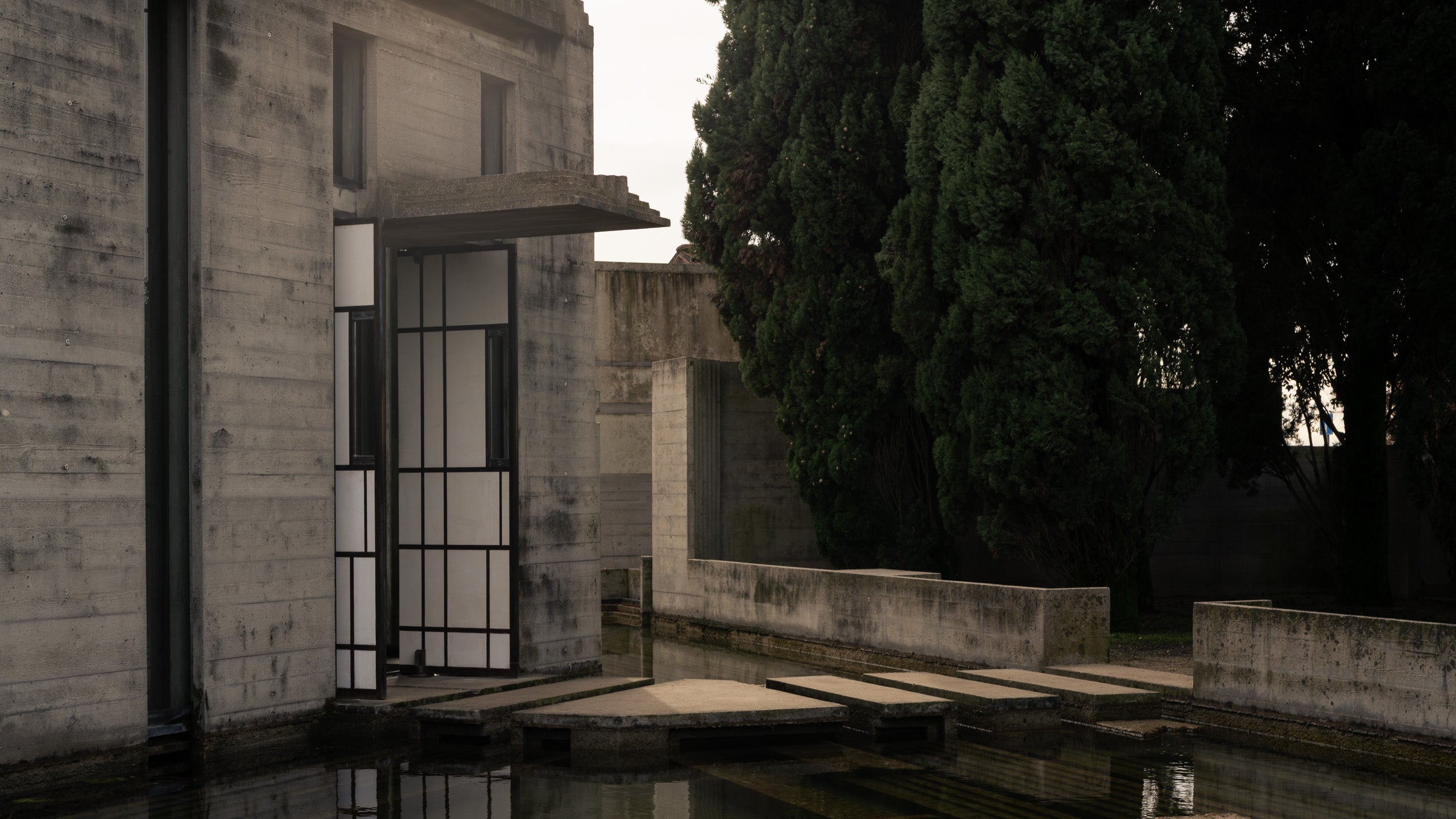 Vue exterieure Tomba Brion Carlo Scarpa San Vito d'Altivole
